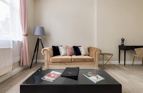 Farringdon Apartment | Luxury two bedroom Central London apartment minutes from Farringdon Station!