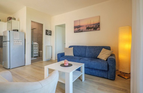 Carciano Apartment | Magnificent apartment in the dépendance of a prestigious art nouveau villa with pool