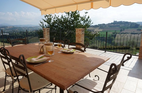 Magliano di Tenna House | Magnificent holiday villa with pool &gorgeous 180 ° views. Perfect for families.