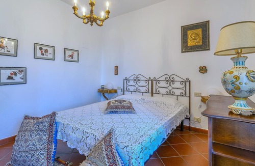 Puliciano House | Magnificent property with beautiful green garden.