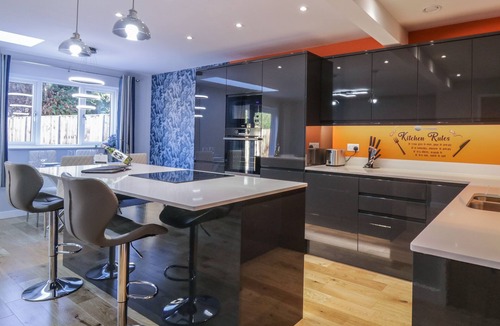 Caversham Cottage | MAGNOLIA HOUSE, pet friendly, with a garden in Caversham