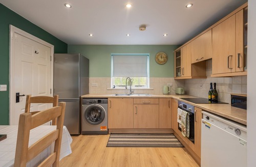 Potter Brompton Cottage | Manor Rise - a holiday cottage that sleeps 4 guests in 2 bedrooms