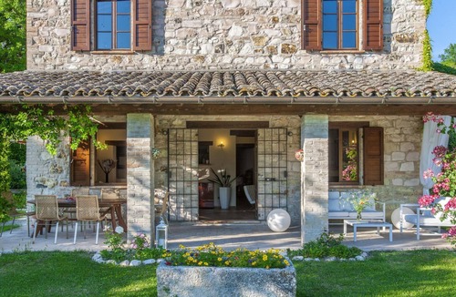 Fermignano Villa | Marche Villa Close Culture