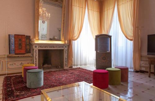 Fermo Apartment | MarcheAmore - Stanze della Contessa, Luxury Flat with private courtyard