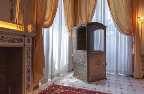 Fermo Apartment | MarcheAmore - Stanze della Contessa, Luxury Flat with private courtyard