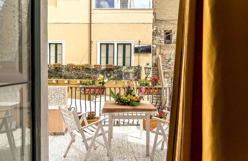 Taormina City Centre Apartment | MARINELLA SUITE - Apartment in the center of Taormina