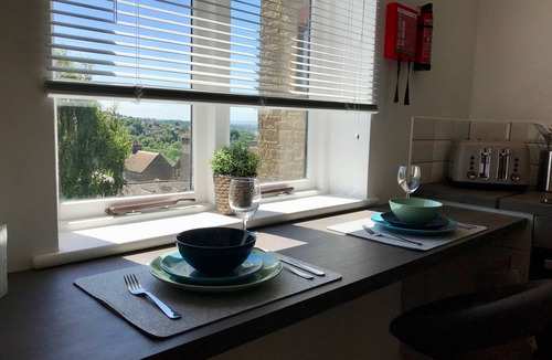 Stroud Apartment | Market Town Apartment on the edge of the Cotswolds - VERIFIED KEY WORKERS ONLY