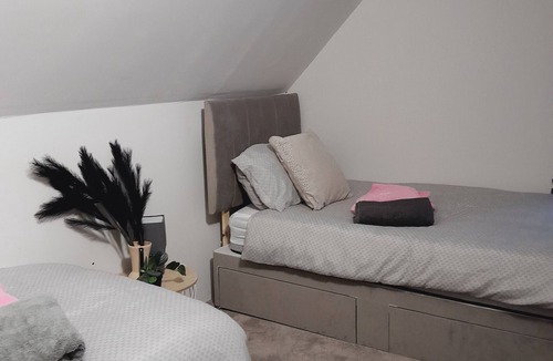 Moneymore Apartment | Midulster apartment retreat 1 hr from belfast, Derry, causeway coast. Hottub
