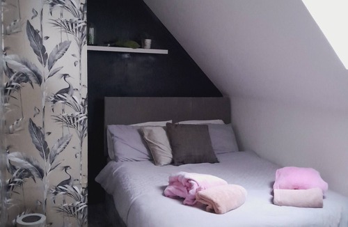 Moneymore Apartment | Midulster apartment retreat 1 hr from belfast, Derry, causeway coast. Hottub