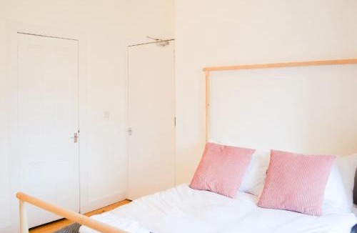 Leith Apartment | Modern 1 Bedroom Flat In the Heart of Edinburgh