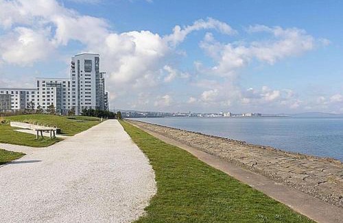 Newhaven Apartment | Modern 2 bed apartment with stunning seaside view