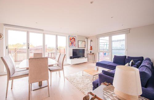 Latchmere Apartment | Modern 2 Bed Flat in Battersea Close to Transport