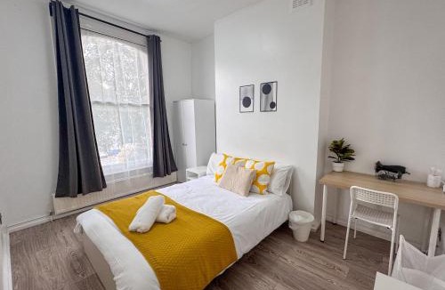 Brownswood Apartment | Modern 2BR Finsbury Park - 15 mins to Central London