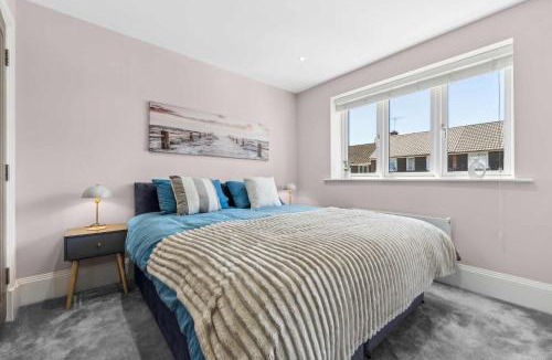 Curdworth House | Modern 3BR Home in 24 Breeden Dr Near M6, NEC & Airport Hot Tub, Netflix, Free Parking