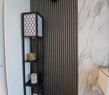 Kennington Apartment | Modern Apartment Zone 1, 2 Bed Sleeps 6 with Balcony in Central London - Open for Families Relocating, Business Stay, and Long Stay