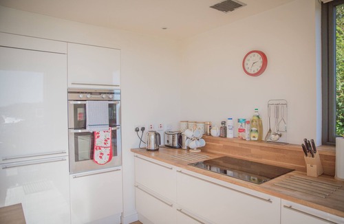 Uig House | Modern design, Great sea bay view, 2 bedrooms & 3 bathrooms