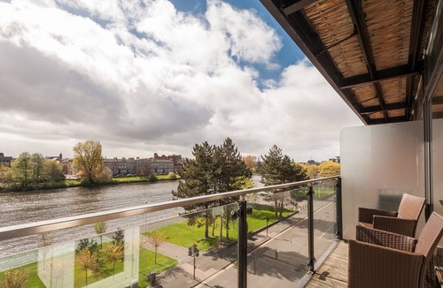 City Centre Glasgow Apartment | Modern, spacious 3-bedroom apartment in the heart of Glasgow's city centre. Sleeps 7.