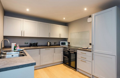 Alvie Cottage | MOUNTAIN HARE APARTMENT, pet friendly, with open fire in Aviemore