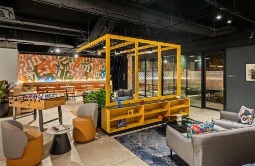 Belfast Central District Hotel | Moxy Belfast City