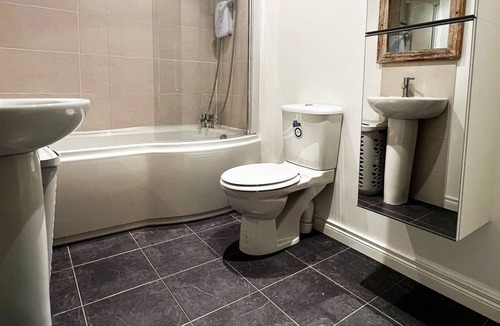 Dromore House | Murphy's Holt 2 Bed Cozy Home - Historic Dromore 3 mins to A1 - Dublin/Belfast