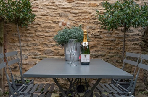 Tetbury House | New Church Cottage - sleeps 4 guests in 2 bedrooms