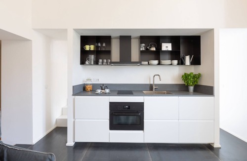 Celio Apartment | New design apartment at the Colosseum with WiFi. Proximity to metro stops B and A