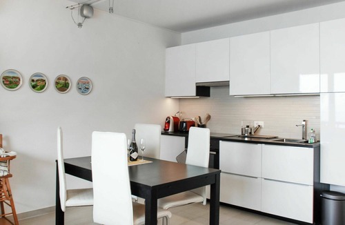 Bissone Apartment | Nice apartment for 4 people with A/C, pool, WIFI, TV, balcony, panoramic view and parking