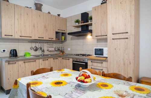 Collecorvino Apartment | Nice apartment for 6 people with private pool, WIFI, A/C, TV, patio and pets allowed