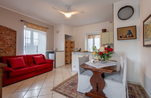 Castell'Alfero Apartment | Nice apartment for 4 guests with pool, WIFI, TV and patio