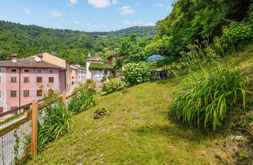 Lusiana House | Nice home in Lusiana with WiFi