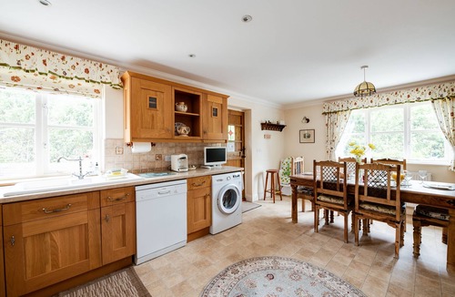 New Forest District House | Oak Tree Cottage, Charming & Rural Home, Heart of the New Forest
