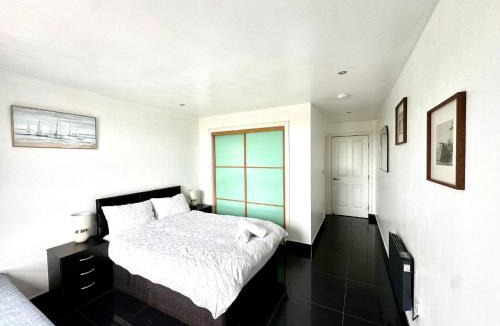 Newhaven Apartment | Ocean Park Apartments - Oceanfront - Free Parking and Fast WiFi