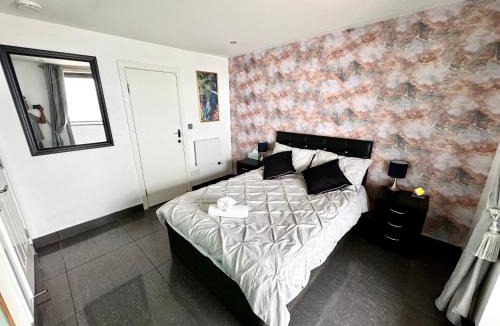 Newhaven Apartment | Ocean Park Apartments - Oceanfront - Free Parking and Fast WiFi