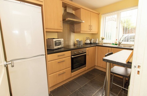 Lisburn House | One min from M1 motorway ☘️ Pets welcome. fur babies need a staycation too 🐶