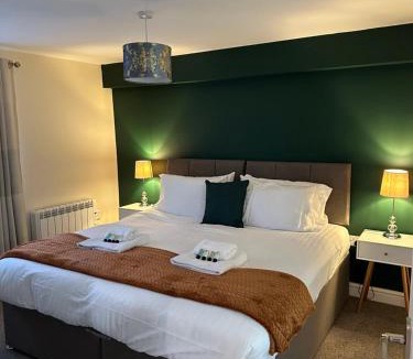 Shirley Apartment | Orange Lilly In Stroud With Free Parking
