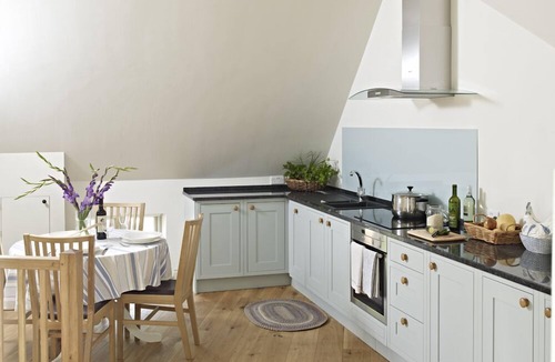 Thatcham Cottage | Orchard cottage at Manor Farm Courtyard Cottages