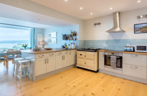 Port Isaac Cottage | OYSTER BAY, family friendly, with open fire in Port Isaac