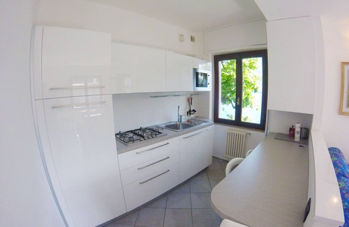 Sala Comacina Apartment | Palm Bay residence front lake apartment with private parking space