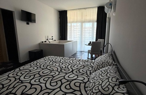 Taranto Bed & Breakfast | Panta Rei Charming Rooms and Spa Era room with private spa for exclusive use.