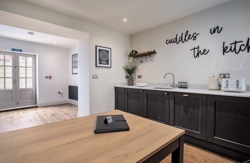 Sheffield City Centre Apartment | Paradise Square Remodelled 18th Century Apt 1