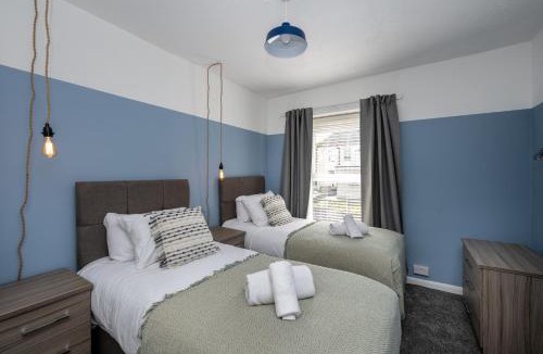Margam Apartment | Parking, 2 Bathrooms, Dining space & Garden