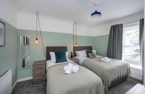 Margam Apartment | Parking, 2 Bathrooms, Dining space & Garden
