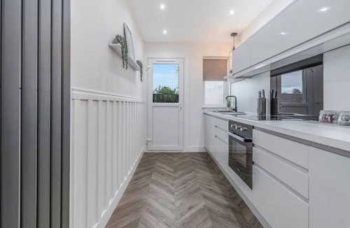 Rosyth House | Parkside -Short commute to Dunfermline & Edinburgh