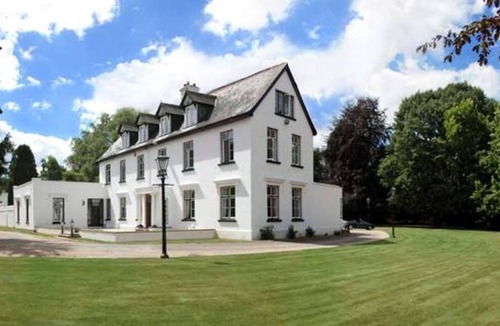 Fifield House | PART OF COUNTRY HOUSE WITH USE OF POOL AND PRIVATE GARDEN