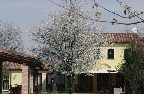 Oriago House | "Particulars of the Brenta" - Rose accommodation - House with garden convenient to Venice