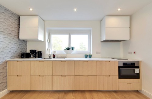 Trumpington House | Pass the Keys | 49 Byron Square Modern and Spacious 3 Bed Home with Free Parking