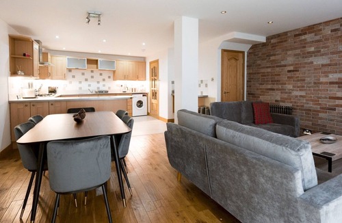 Kelvinbridge House | Pass the Keys | Beautiful Unique 3Bed Mews Cottage House