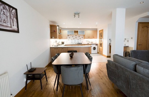 Kelvinbridge House | Pass the Keys | Beautiful Unique 3Bed Mews Cottage House