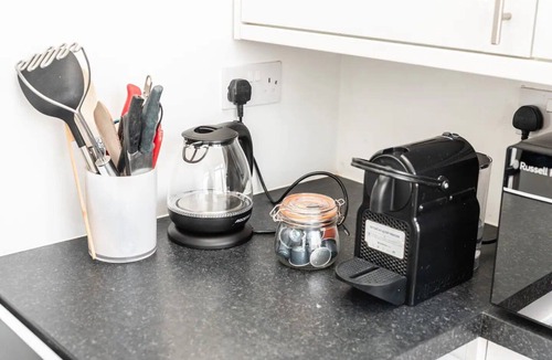 Sands End Apartment | Pass the Keys | Spacious & Comfortable 2 Bed Flat in Fulham