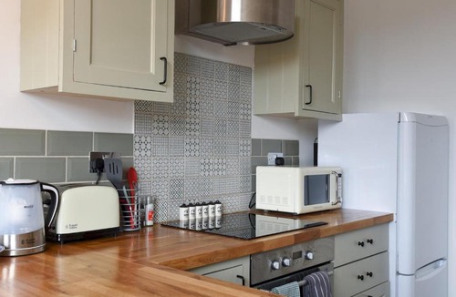 Portsmouth Apartment | Pass the Keys Spacious Southsea Top Floor Apartment with Parking